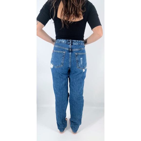 BDG High-Waisted Mom Jean Destroyed Medium Wash Size 26 - Picture 2 of 3